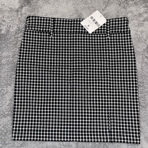 Forever 21, Short Black and White Skirt, Side Zipper and Small Slit
